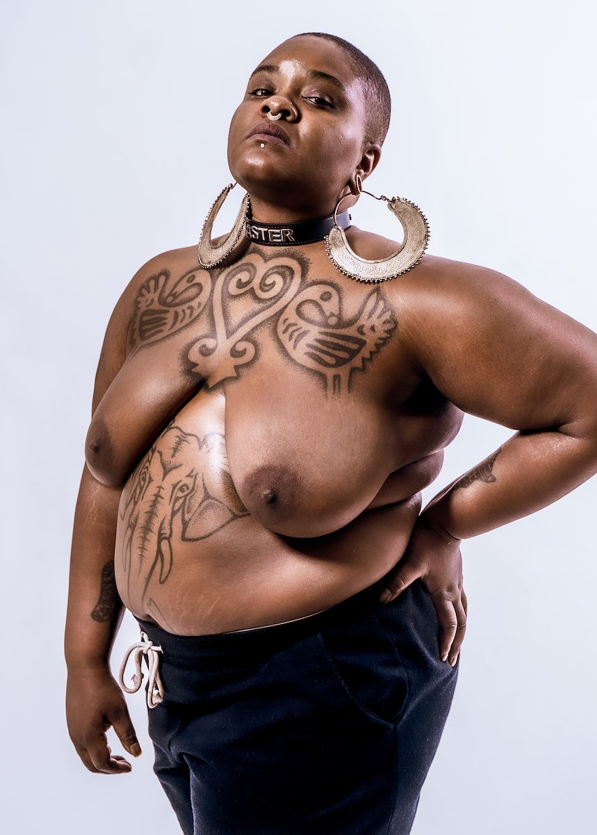 ladyspeech-stands-nude-hand-on-hip
