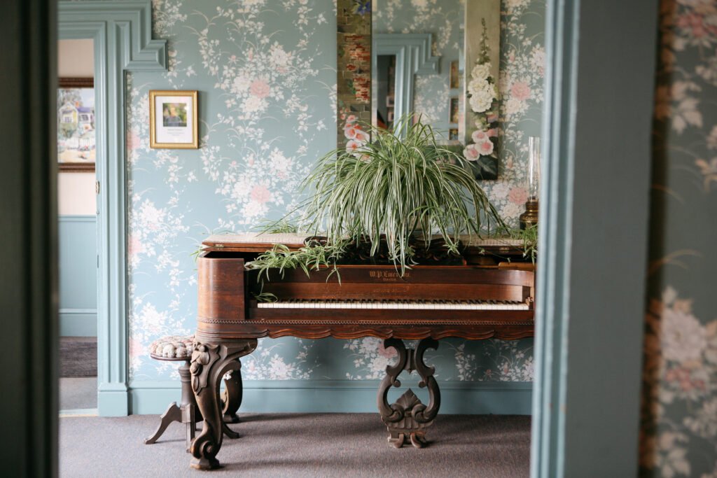 Lobby Piano - Photo by Alina Tyulyu (1)
